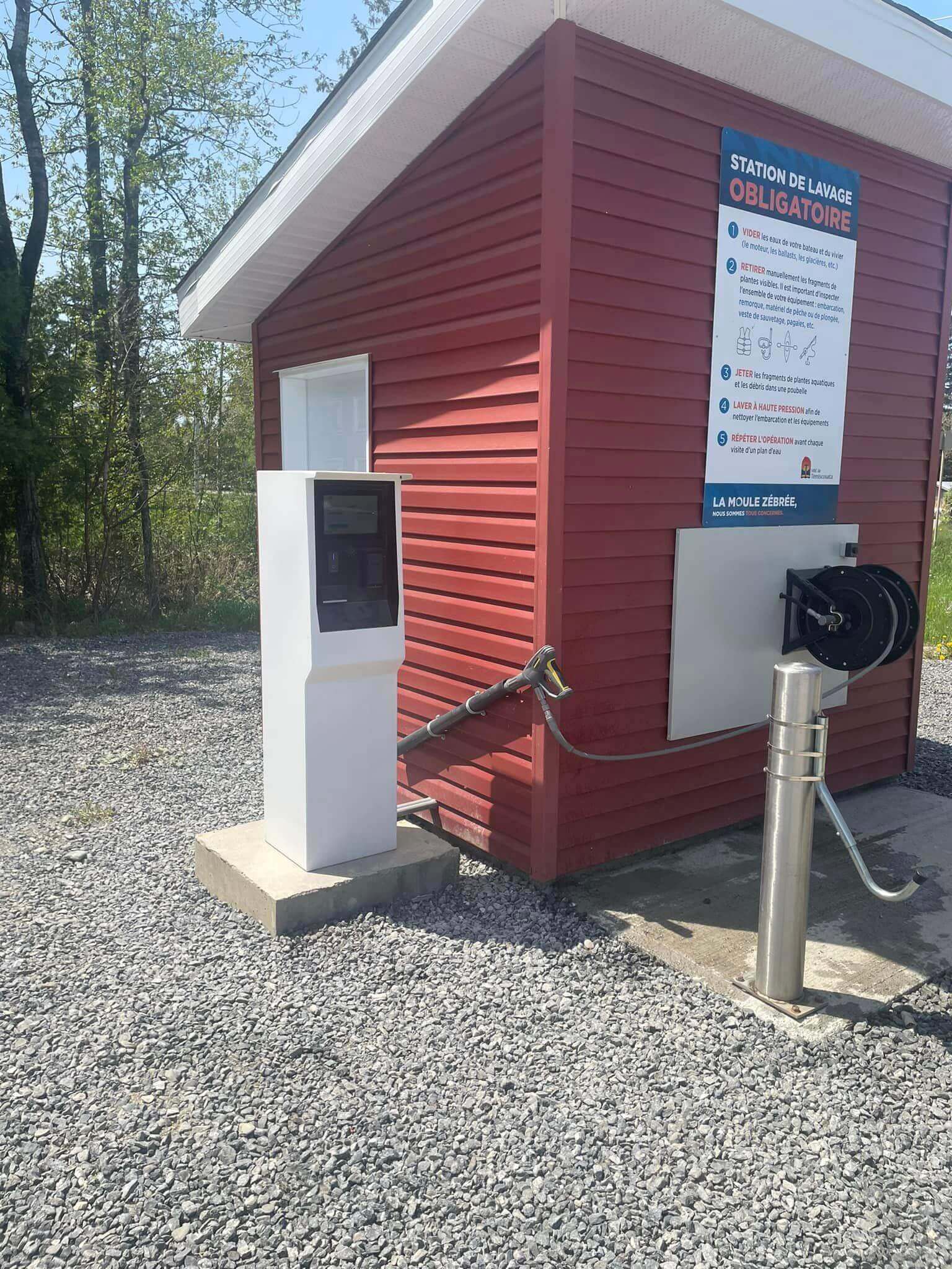 Station de lavage d’embarcations installée à Dégelis, près du bâtiment de service