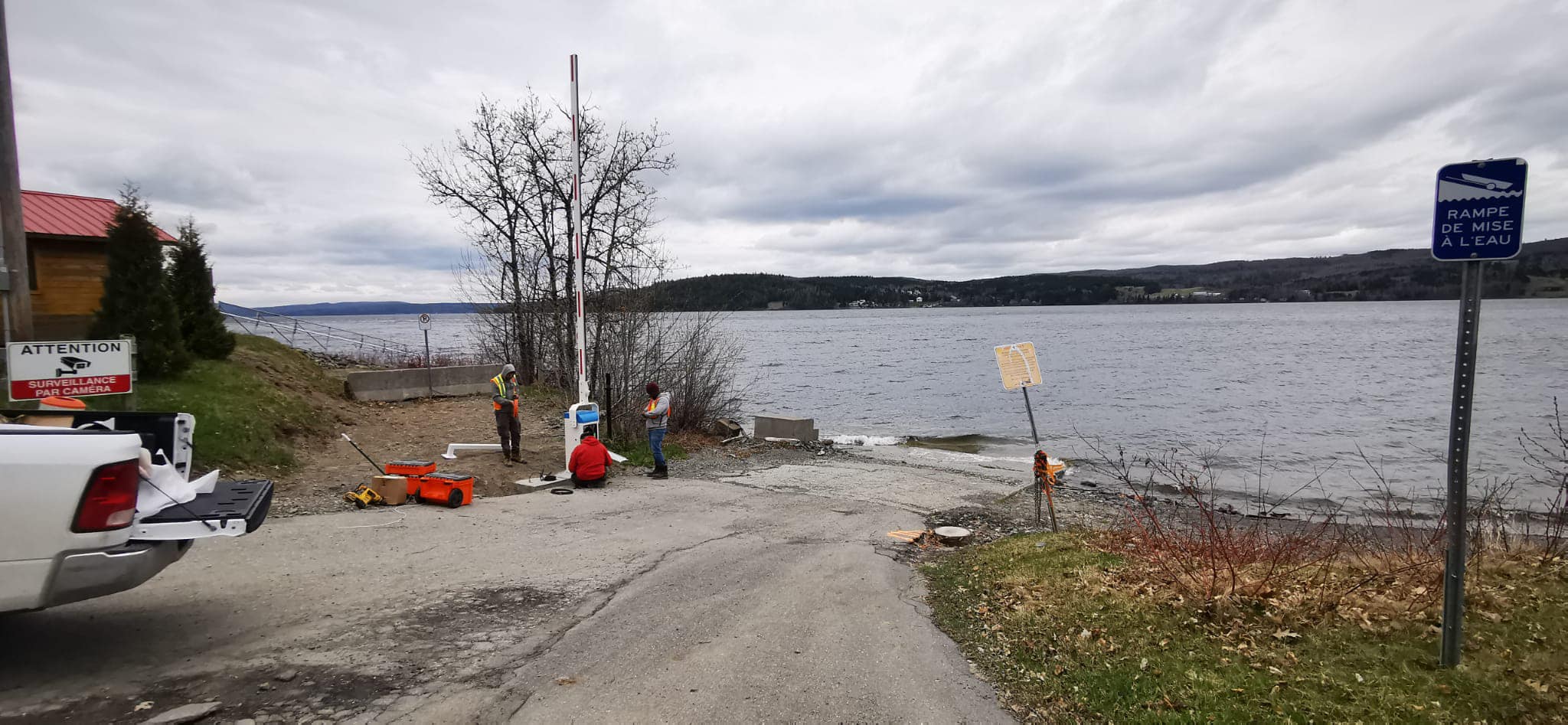 Installation of a kiosk and gate in Notre-Dame-du-Lac